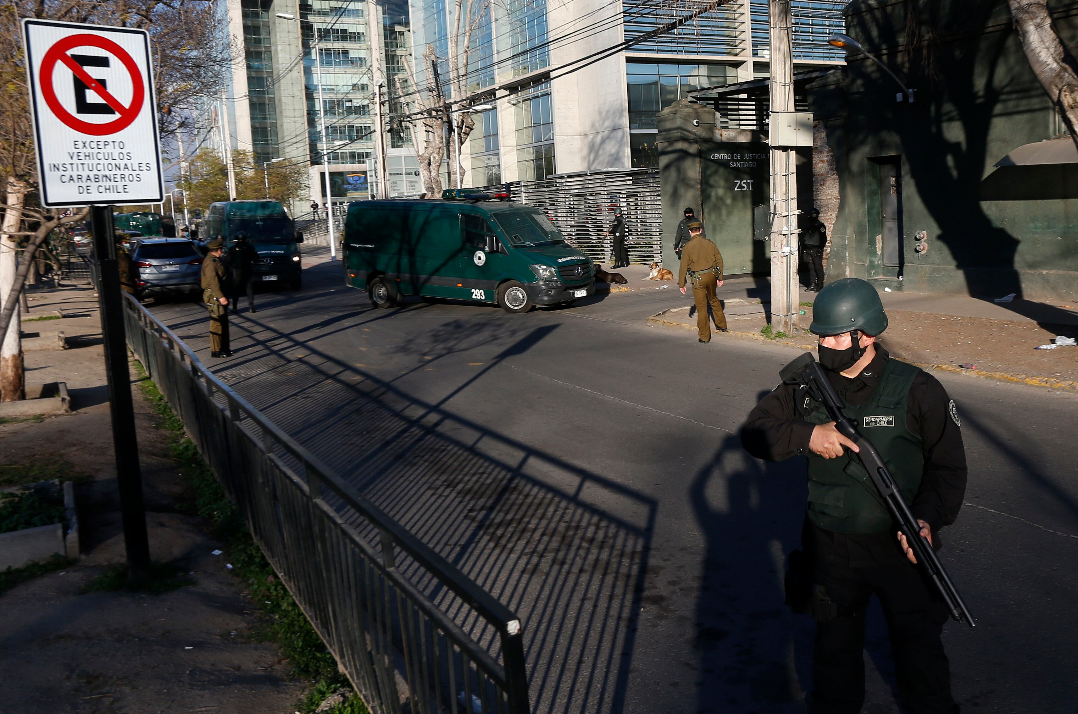 07 de Agosto de 2020/SANTIAGO Llega Humberto Bustamante el presunto autor del crimen de Ambar Cornejo, hasta la Carcel de Alta Seguridad ante un gran contingente de Seguridad.
FOTO:Cristobal Escobar/Agencia UNO