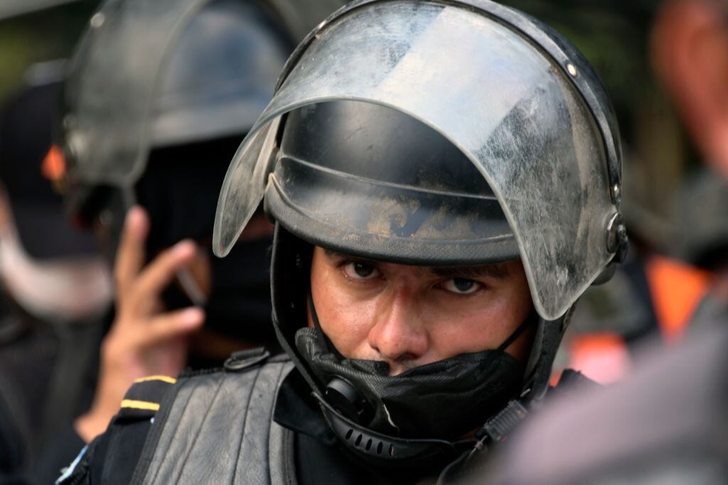 Agentes mexicanos llegan a la frontera con Guatemala