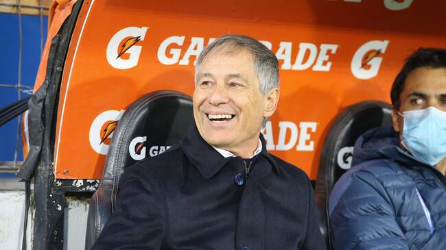 Ariel Holan sonríe en su vuelta a la Universidad Católica