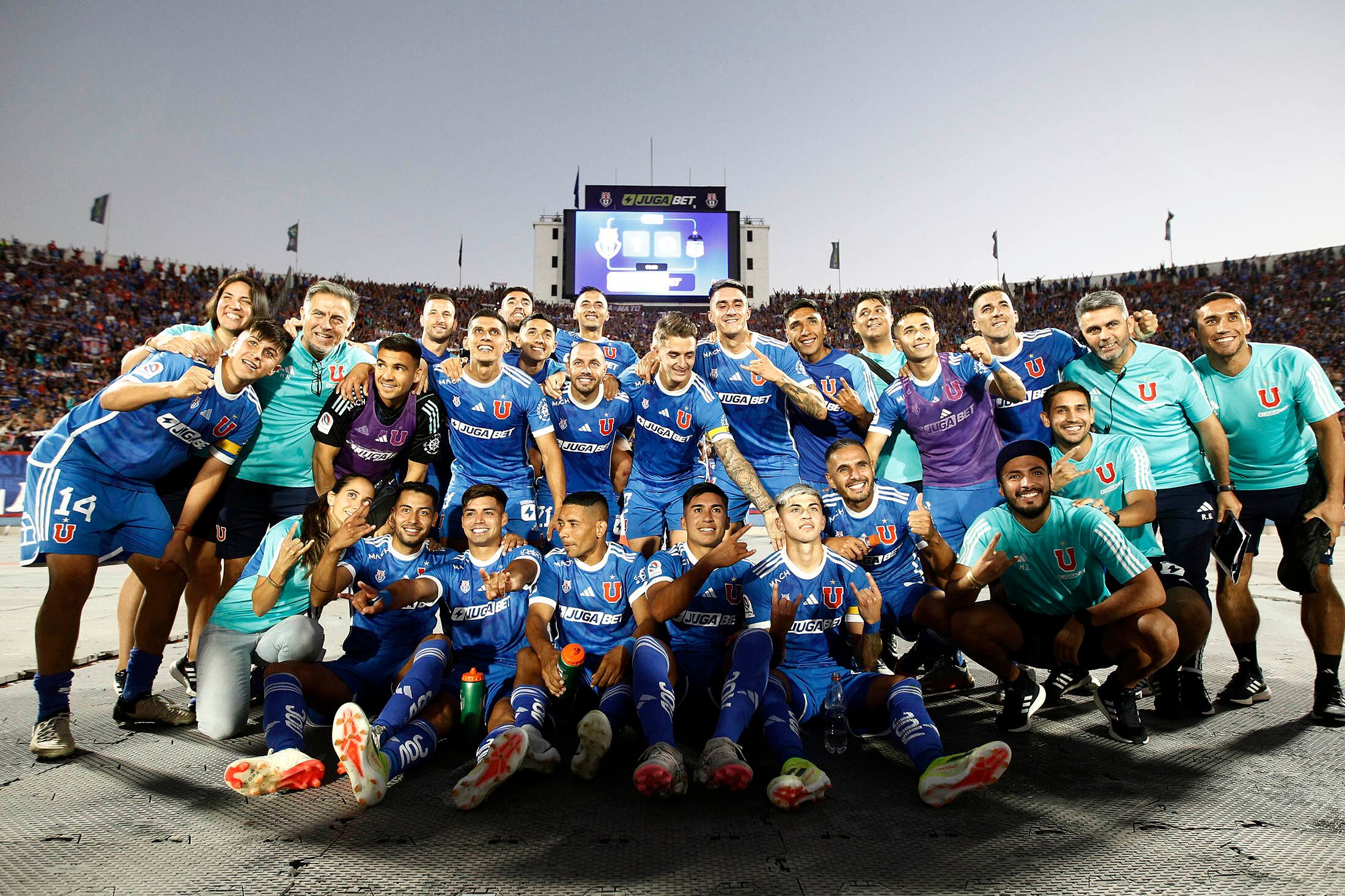 16 DE MARZO DE 2024,SANTIAGO
Los jugadores de Universidad de Chile festejan tras el partido, válido por la quinta fecha del campeonato nacional, entre Universidad de Chile y O´Higgins de Rancagua, disputado en el Estadio Nacional
FOTO: ERNESTO GUEVARA/ AGENCIA UNO