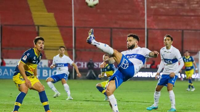 Vuelve Eugenio Mena: la formación de la UC para enfrentar al Audax Italiano