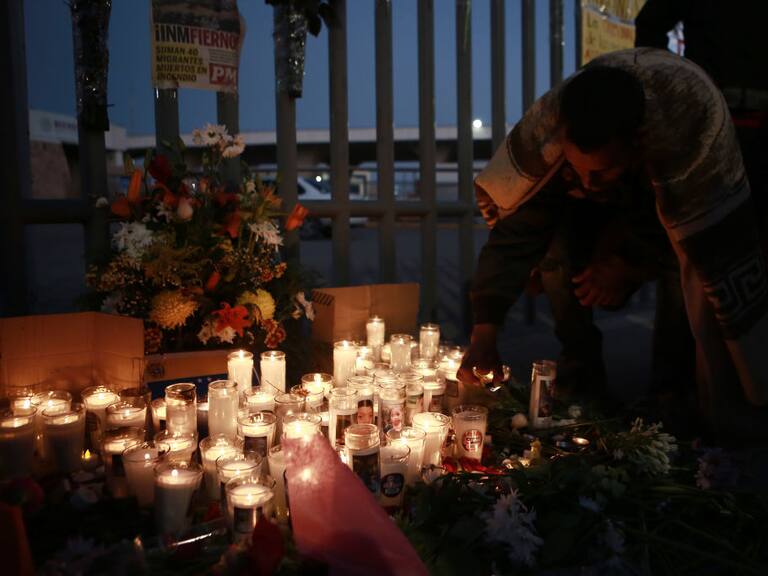 Recuerdan a víctimas de siniestro en estación migratoria en México