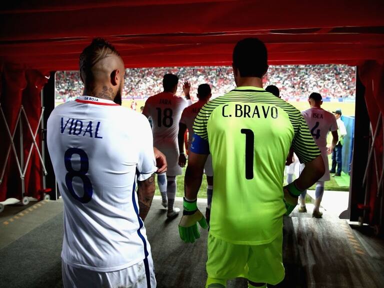 Arturo Vidal ya igualó a Claudio Bravo en la cantidad de títulos ganados