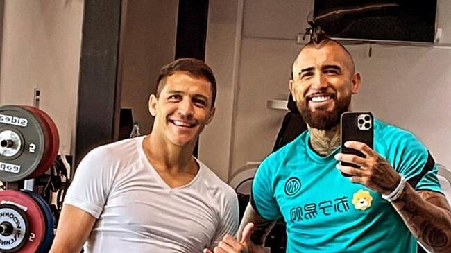 Arturo Vidal con Alexis Sánchez