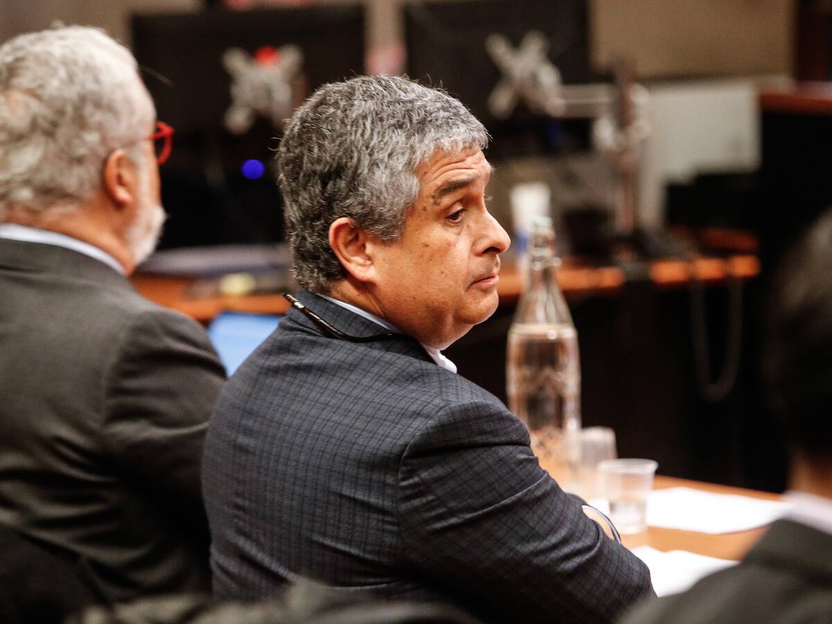 “Veamos qué fiscales y ministros le pedían favores”: abogado de Luis Hermosilla exige apertura total del celular de su defendido