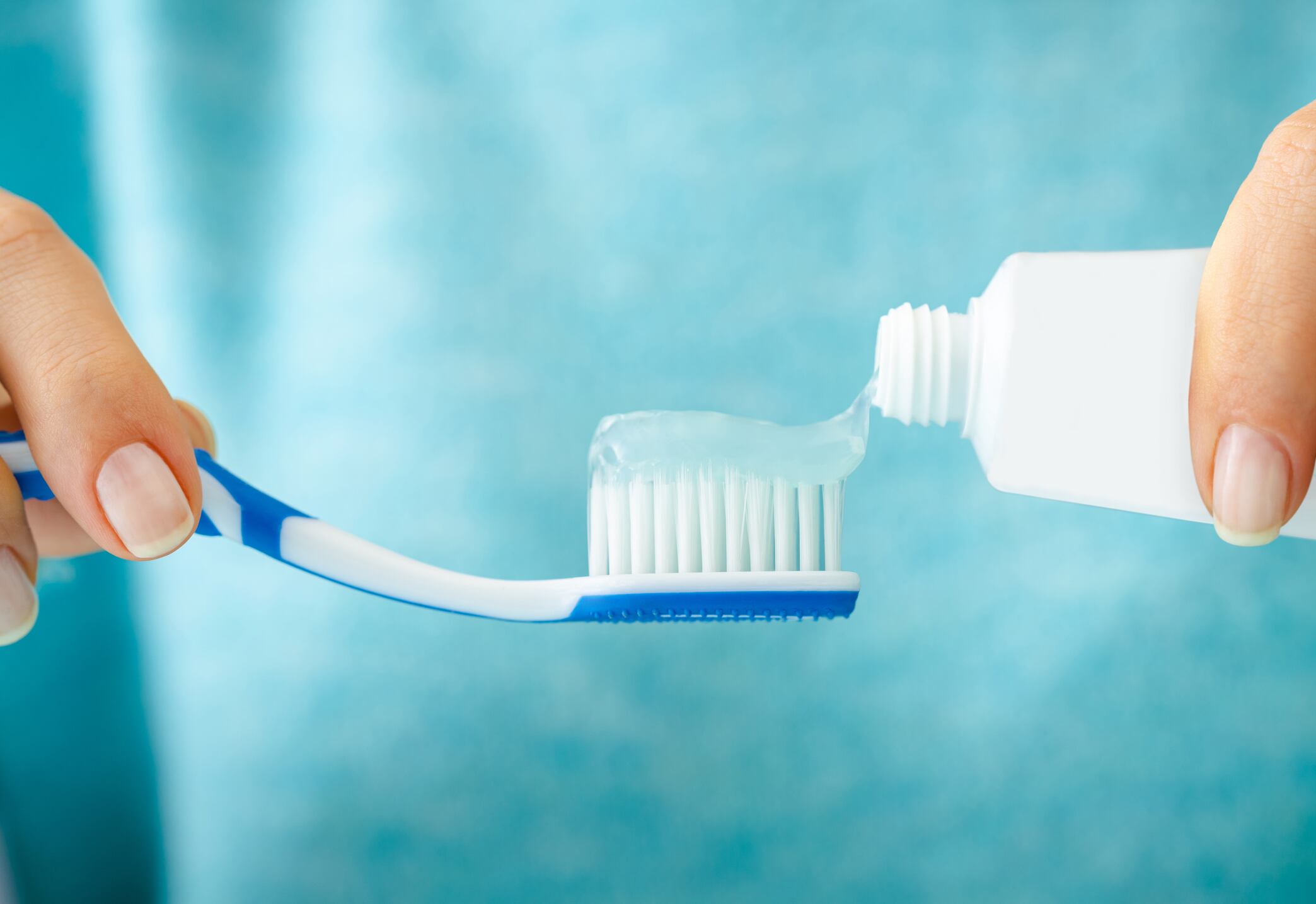 El impacto del fluoruro: ¿es realmente saludable para los dientes y por qué lo quieren eliminar del agua?