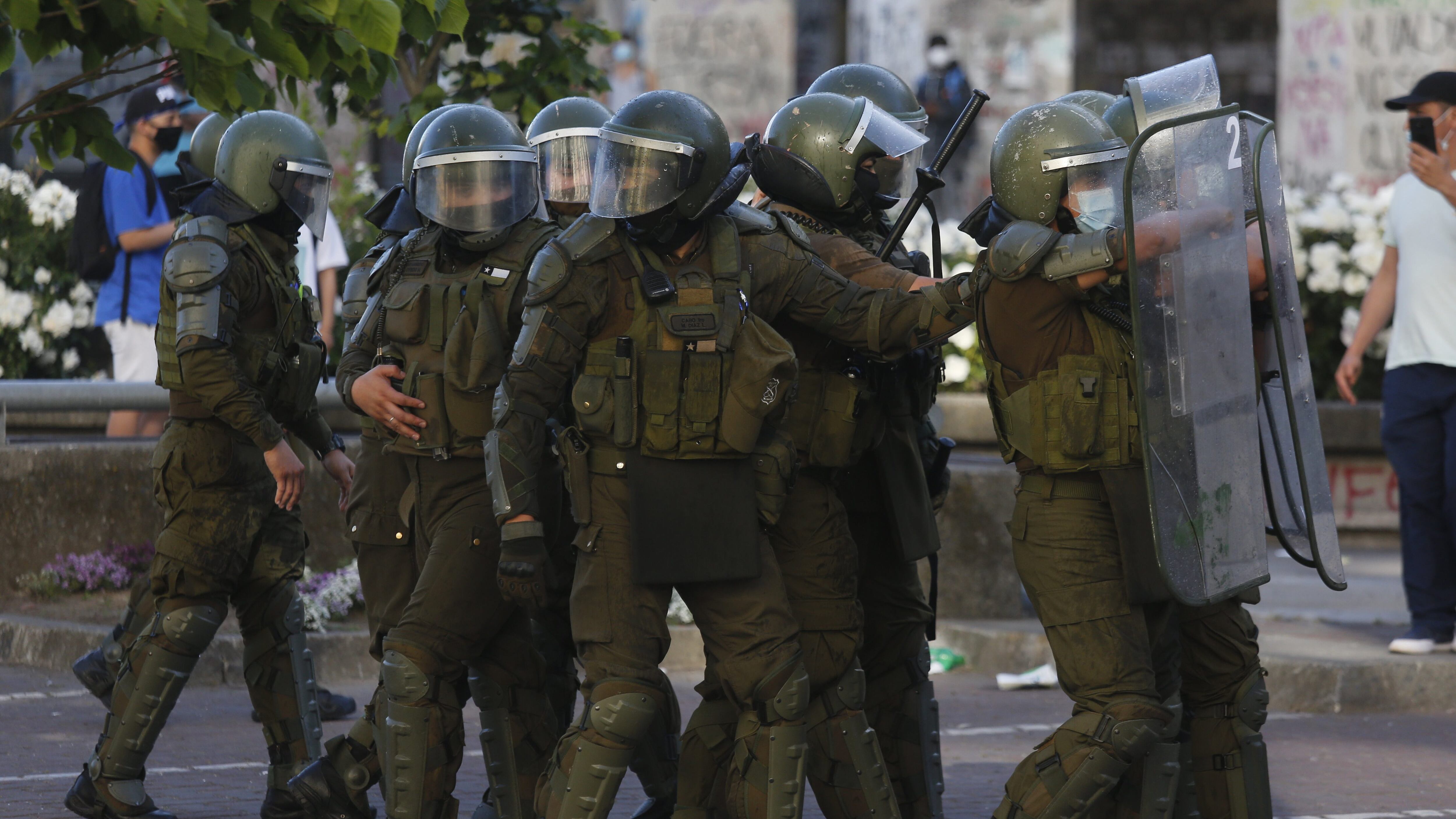 23 de Noviembre de 2020/CONCEPCIÓN
Protesta en el centro Concepcion, luego que se enviara al Tribunal Constitucional el proyecto de ley por el segundo retiro del 10% de las AFP, durante el estado de catástrofe decretado por la pandemia de Covid-19 que afecta al pais
FOTO:SEBASTIAN BROGCA/AGENCIAUNO