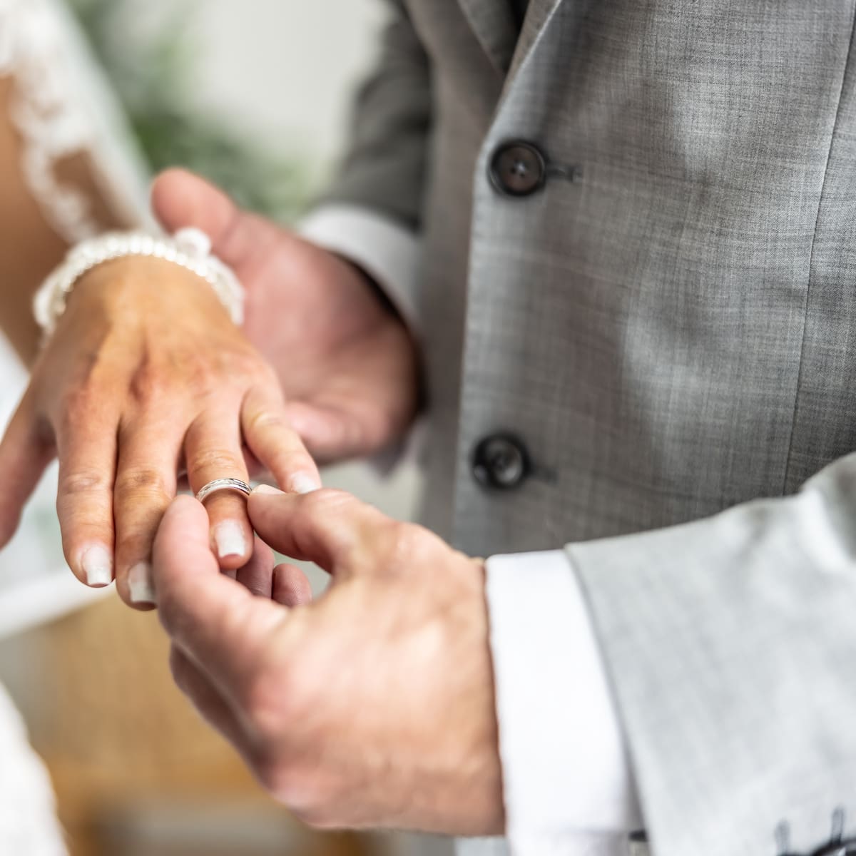 Cerca de 20 matrimonios afectadas: condenan a pareja de dueña de banquetera en Viña del Mar por estafas