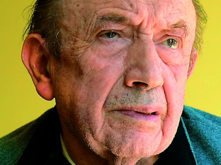 El poeta chileno Efraín Barquero falleció a los 89 años