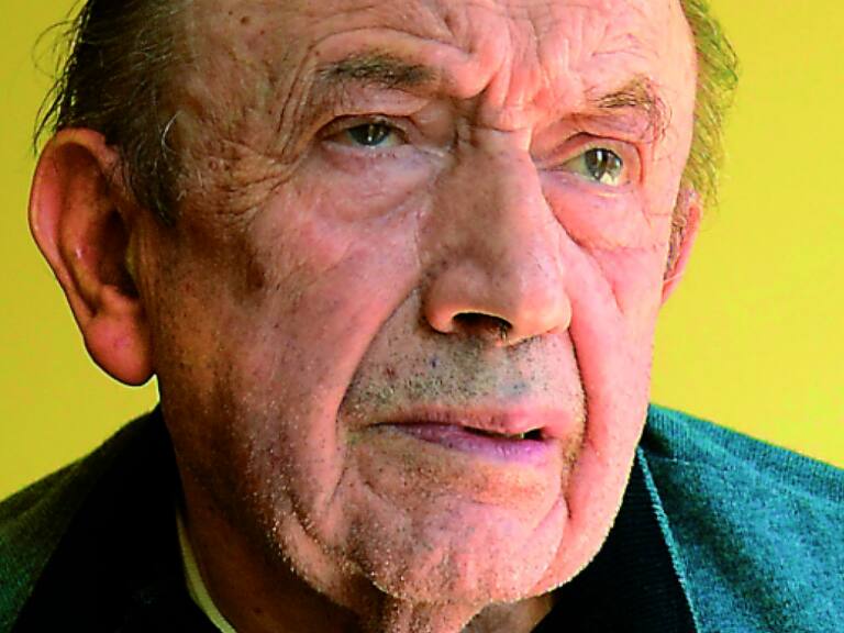 El poeta chileno Efraín Barquero falleció a los 89 años