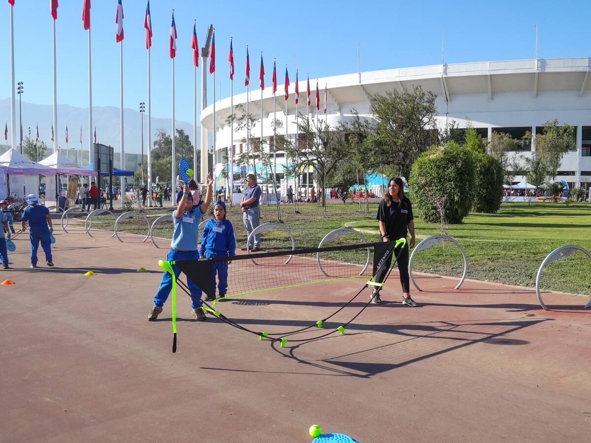 Día Nacional del Deporte: más de mil niños dan el puntapié inicial a la jornada en el Parque Estadio Nacional