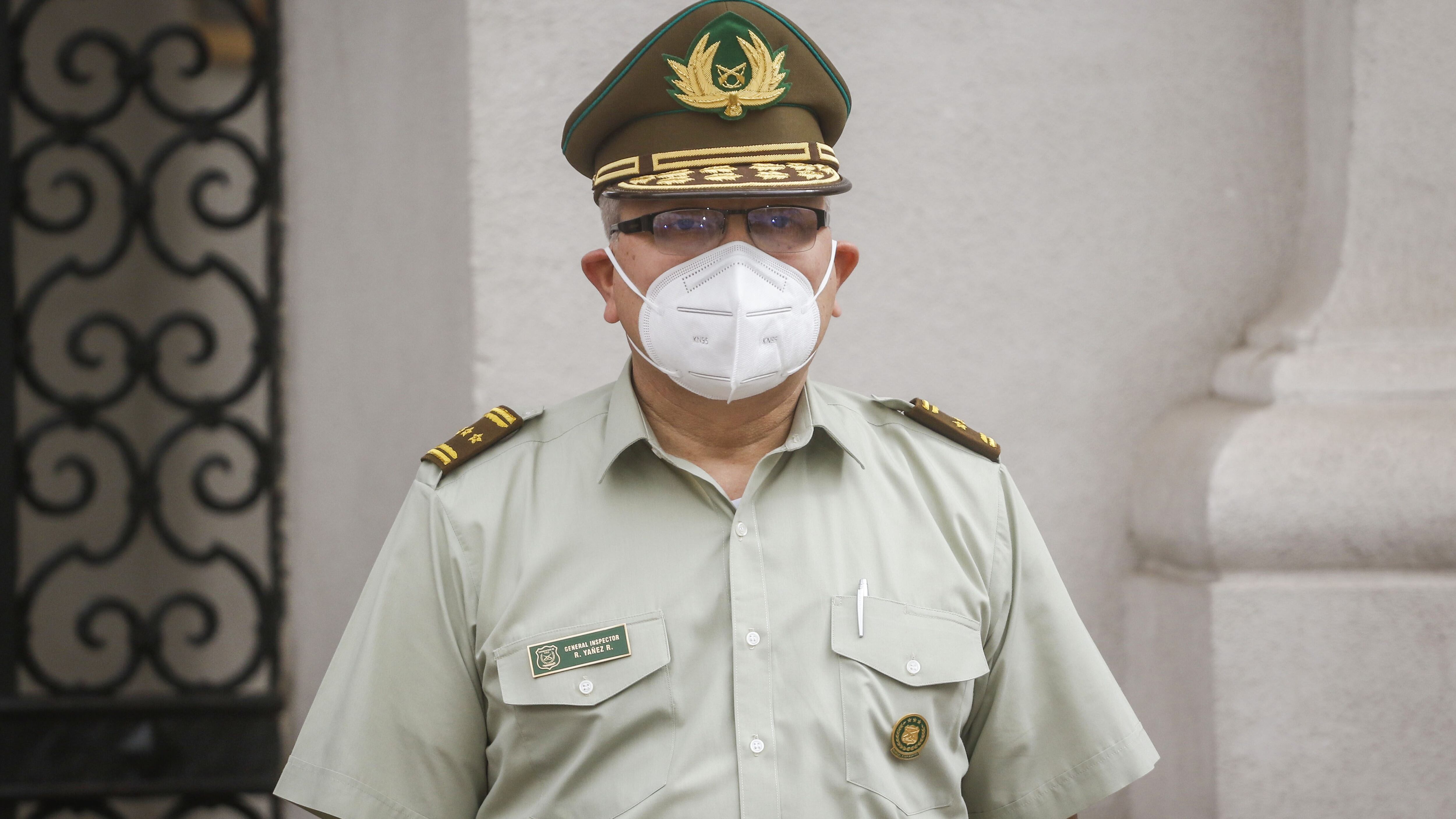 General director de Carabineros se reúne con ministro del Interior en La Moneda