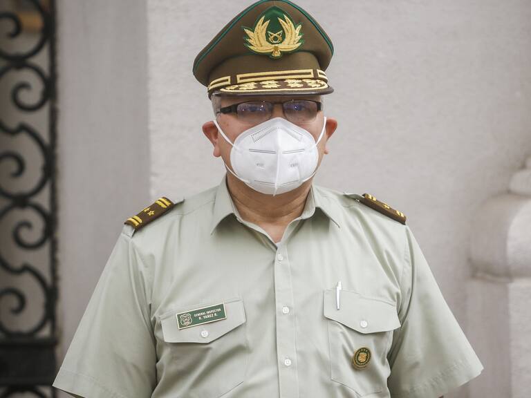 General director de Carabineros se reúne con ministro del Interior en La Moneda