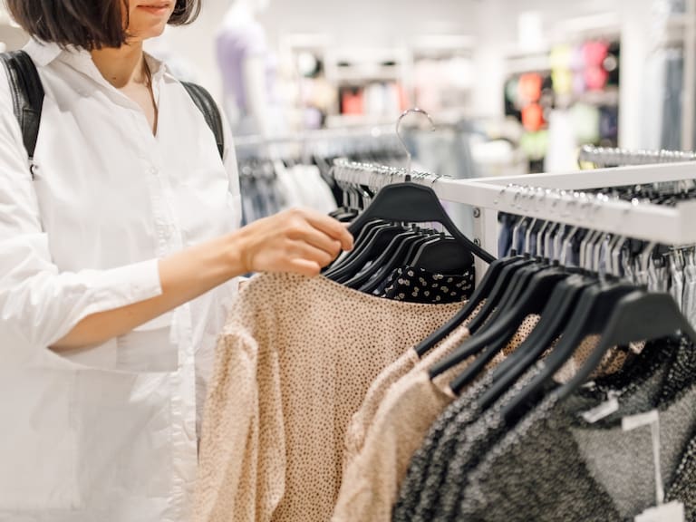 Conocida tienda de ropa argentina se va de Chile: cerrará su única sucursal en Santiago