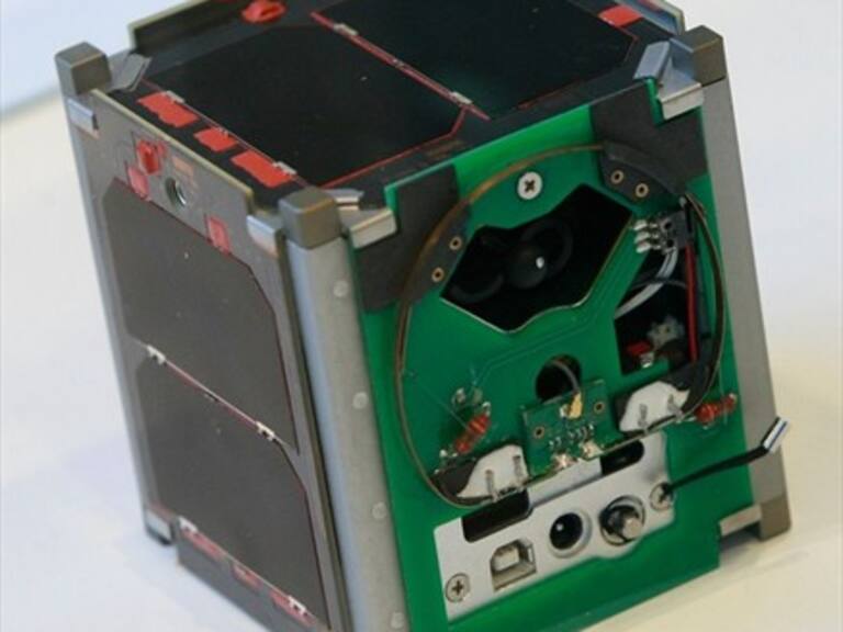 El primer satélite de fabricación chilena ya está en el espacio