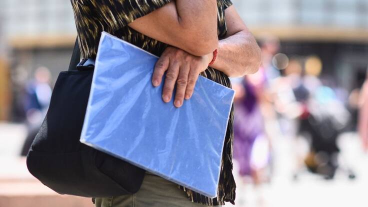 Más de 15 mil trabajadores realizaron labores pagadas mientras estaba con licencia médica, según nuevo informe