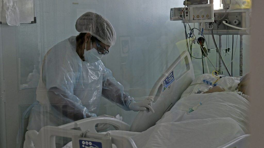 17 de Abril de 2021 / IQUIQUEAumento de pacientes graves por Covid-19 provoca una saturación en uso de camas en la Unidad de Cuidados Intensivos (UCI) del Hospital Dr. Ernesto Torres Galdames.
FOTO: CRISTIAN VIVERO BOORNES/AGENCIAUNO