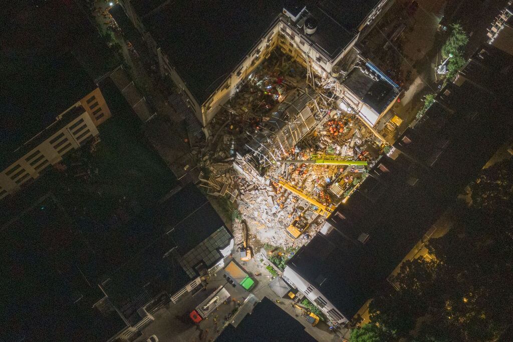 Imagen aérea tras el derrumbe de un hotel en Suzhou