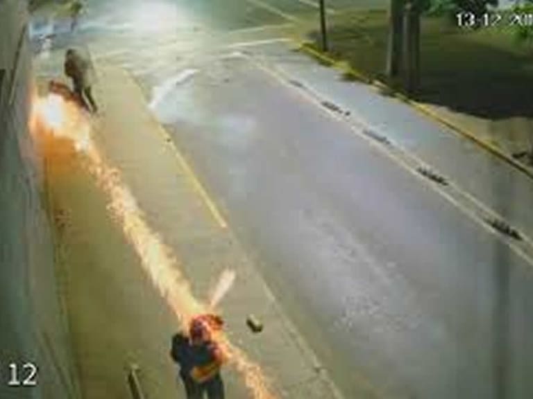 Excarabinero que lanzó lacrimógena a manifestante fue condenado a cinco años de libertad vigilada