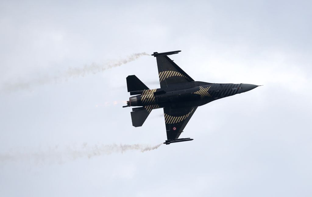 Un caza de la fuerza aérea de Turquía en una demostración