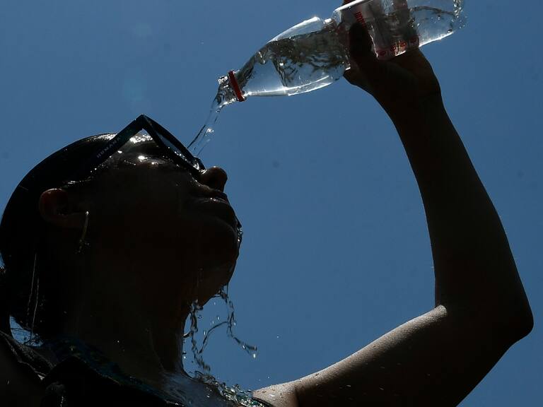 Con máximas de hasta 35 grados en la Región Metropolitana: emiten aviso por altas temperaturas en siete regiones del país