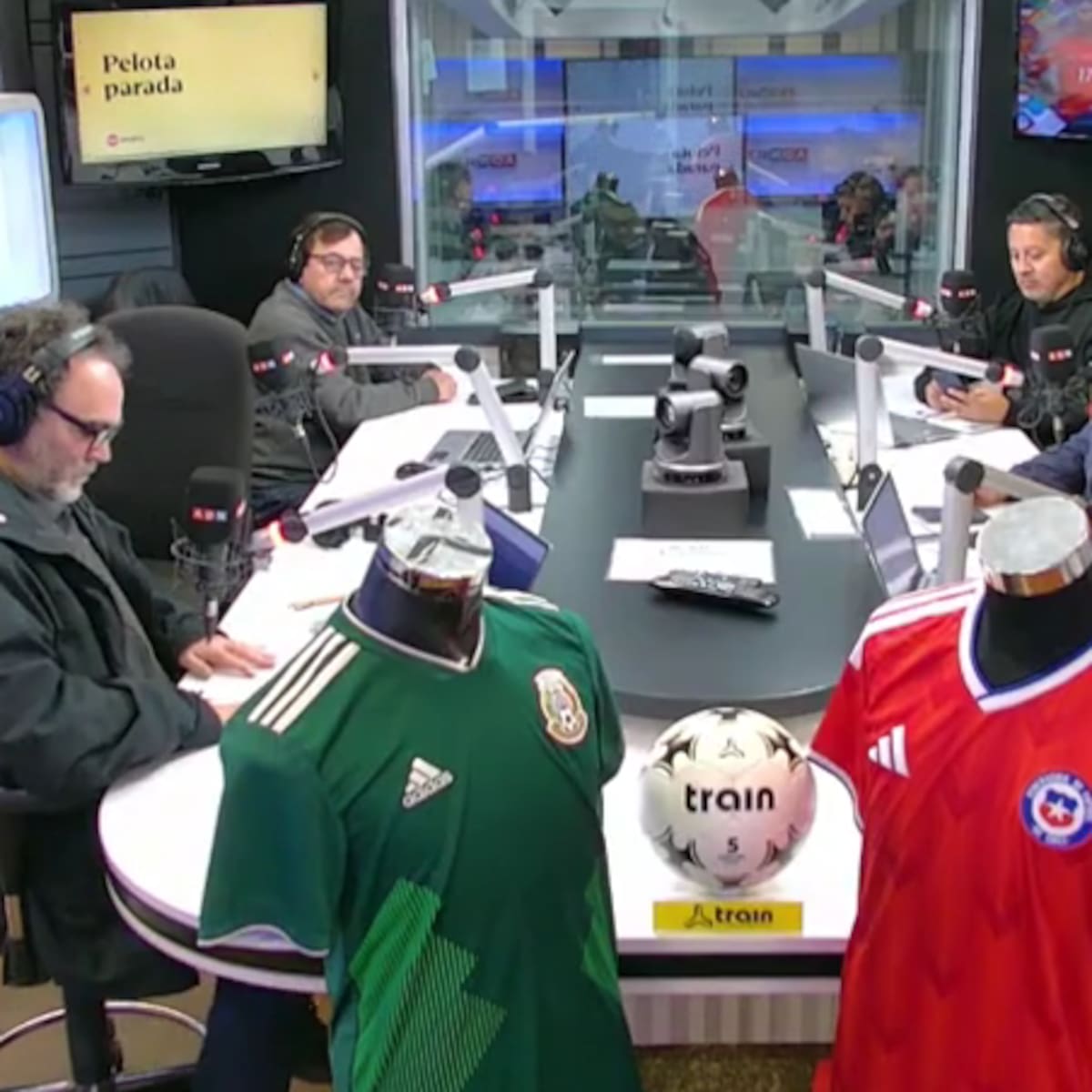 Los Tenores conversan con Gustavo Canales sobre la formación de futbolistas en Chile