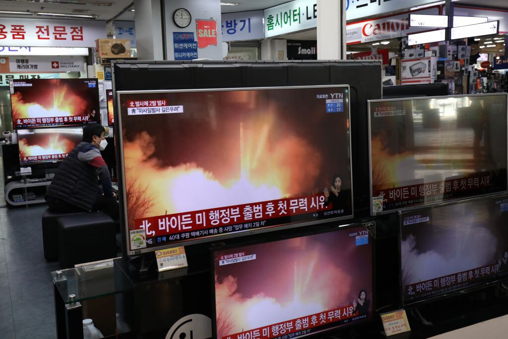 Televisión surcoreana informa de las pruebas de misiles de Corea del Norte
