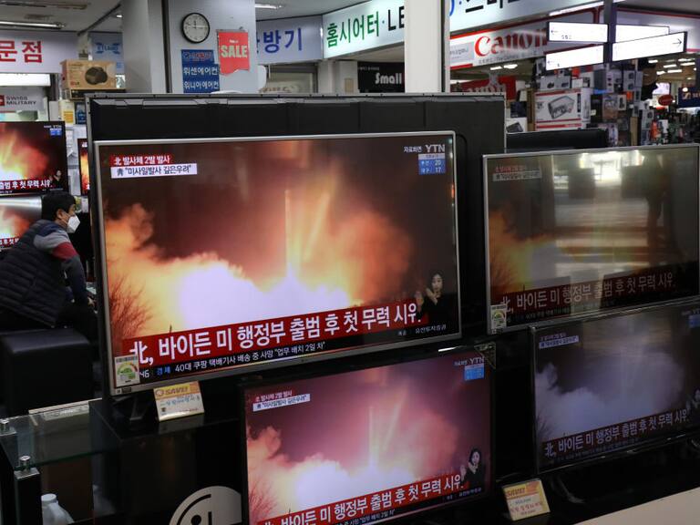 Televisión surcoreana informa de las pruebas de misiles de Corea del Norte