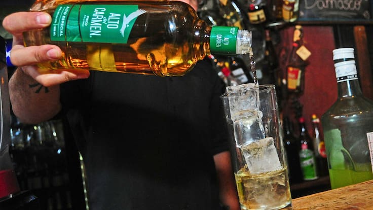 Hoy es el Día del Pisco 2026: revisa las mejores ofertas, 2x1 y dónde encontrar piscolas a $1.000 en Chile