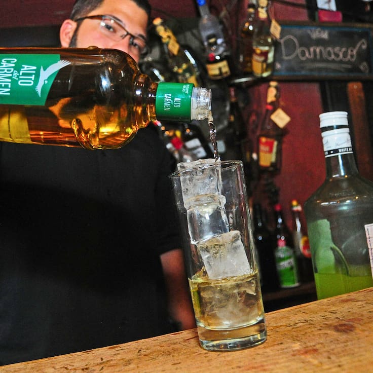 Hoy es el Día del Pisco 2026: revisa las mejores ofertas, 2x1 y dónde encontrar piscolas a $1.000 en Chile
