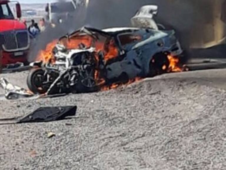 Conductor muere en incendio de su auto tras choque con bus en Calama
