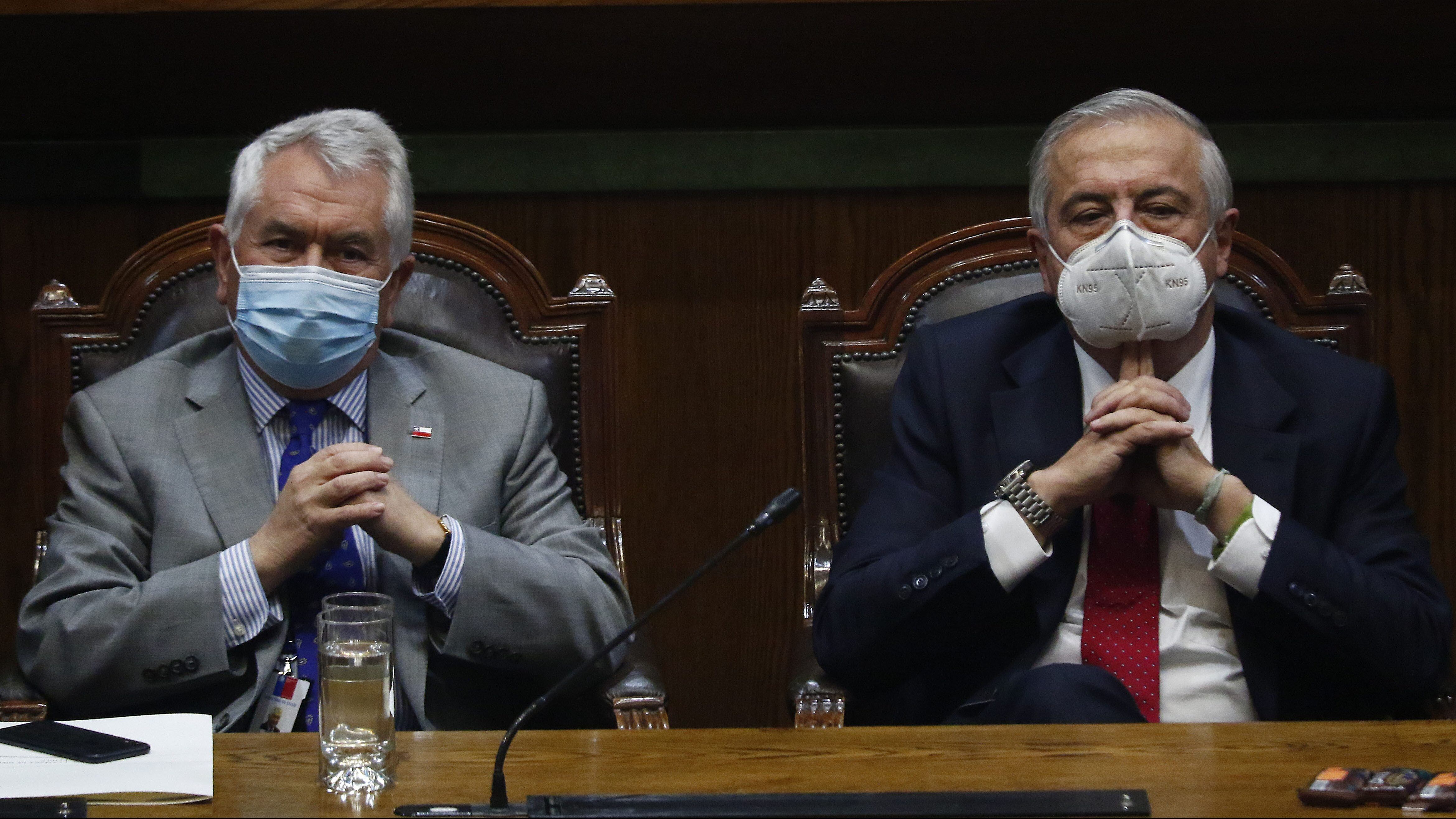 13 DE OCTUBRE DE 2020/VALPARAISOEl ministro Enrique Paris (i) y el exministro Jaime Manalich (d), durante la sesion de la Camara de Diputados, citada para discutir la acusacion constitucional en contra del exministro de Salud, Jaime Manalich.
FOTO: LEONARDO RUBILAR CHANDIA/AGENCIAUNO