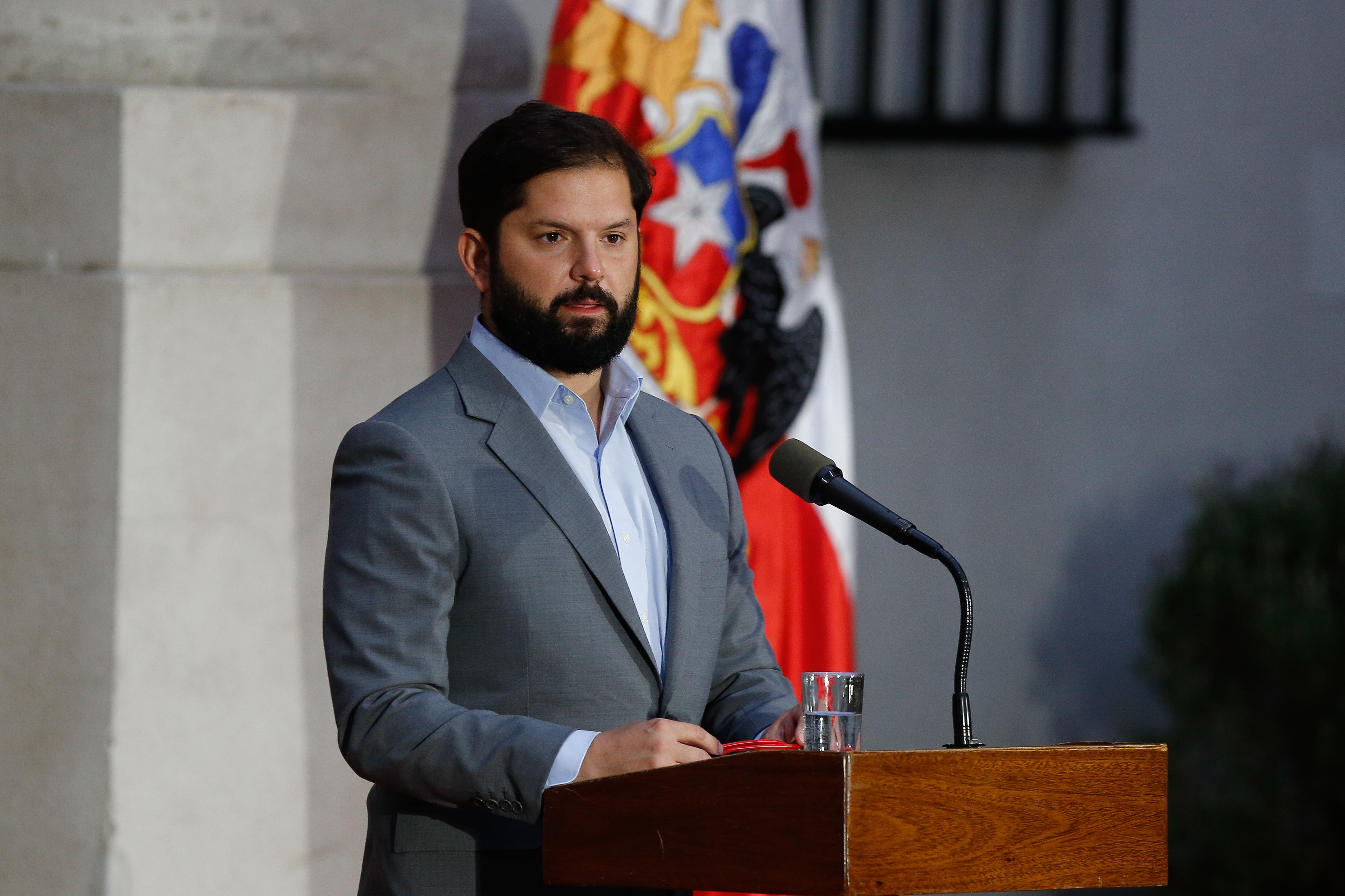 03 DE ABRIL DE 2024 / SANTIAGO
Presidente Gabriel Boric participa en la ceremonia de condecoración a Generales de las Fuerzas Armadas y las Policías con la medalla Presidente de la República desde el Patio de Los Cañones del Palacio de ala Moneda
FOTO: DIEGO MARTIN /AGENCIAUNO