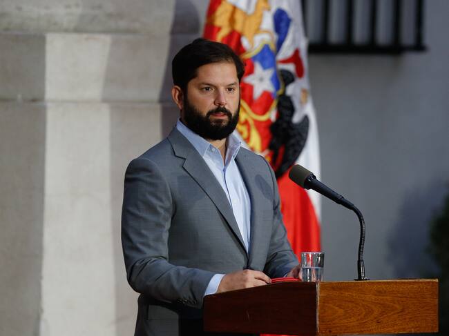 03 DE ABRIL DE 2024 / SANTIAGO
Presidente Gabriel Boric participa en la ceremonia de condecoración a Generales de las Fuerzas Armadas y las Policías con la medalla Presidente de la República desde el Patio de Los Cañones del Palacio de ala Moneda
FOTO: DIEGO MARTIN /AGENCIAUNO