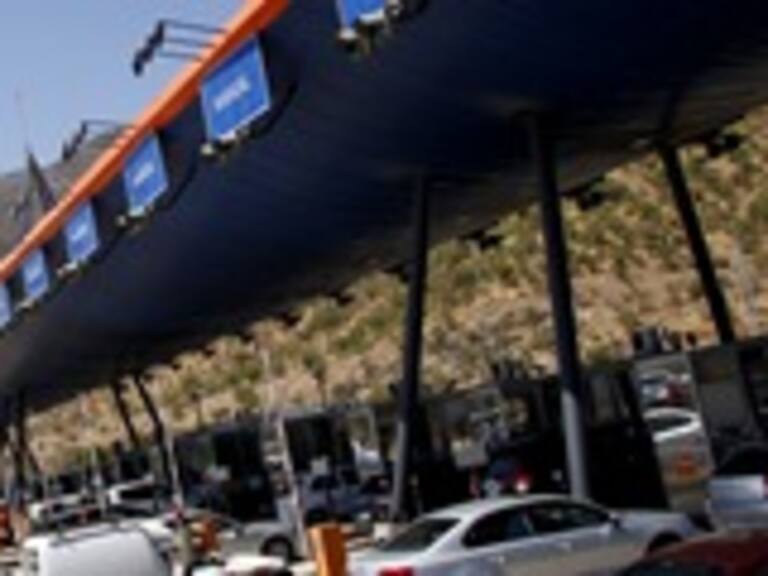 Cien mil vehículos salieron de Santiago en inicio de último fin de semana de recambio de veraneantes