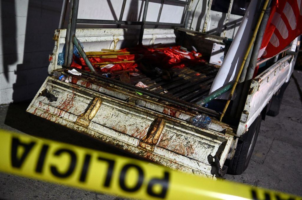 El vehículo donde fueron asesinados a tiros militantes del FMLN en El Salvador