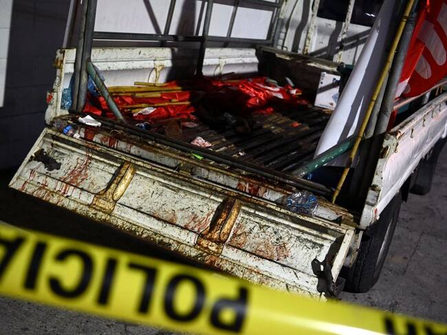 El vehículo donde fueron asesinados a tiros militantes del FMLN en El Salvador