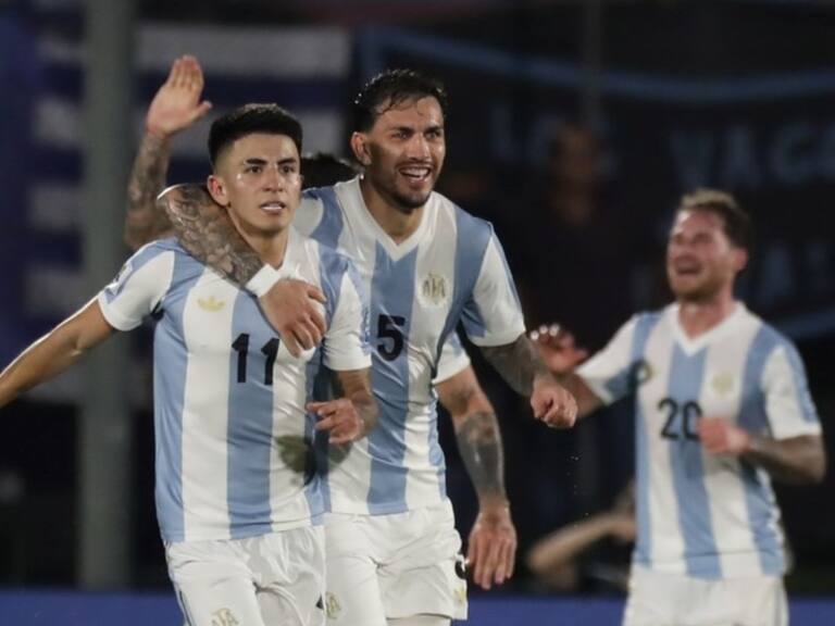 Argentina tumba al Uruguay de Bielsa en Montevideo, se asegura el repechaje y queda a solo un paso de clasificar al mundial de 2026