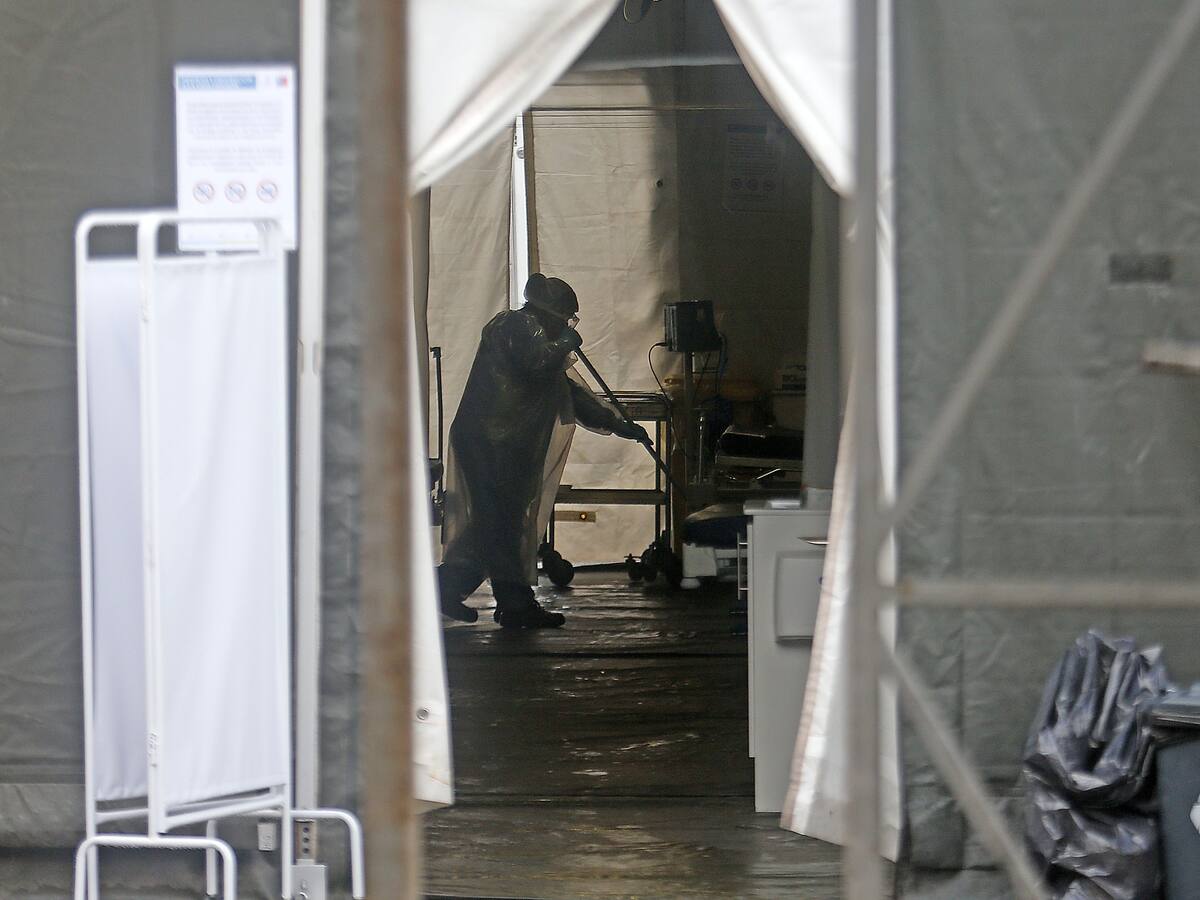 Hubo reparaciones en las carpas del Hospital San José: Instalaron planchas en el piso para evitar inundaciones