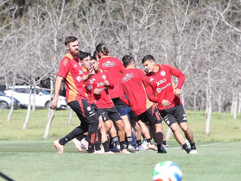 Es el DT sensación del fútbol argentino y esto dice sobre la posibilidad de dirigir a La Roja: “Si uno hace bien las cosas…”