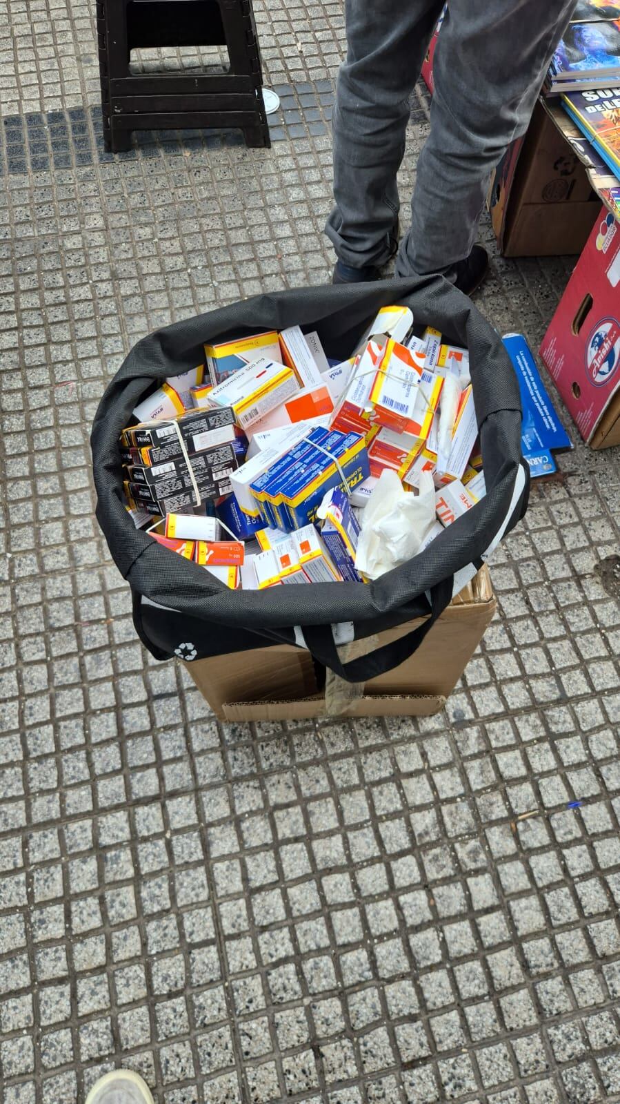 PDI incauta 9 mil dosis de medicamentos y detiene a cinco personas