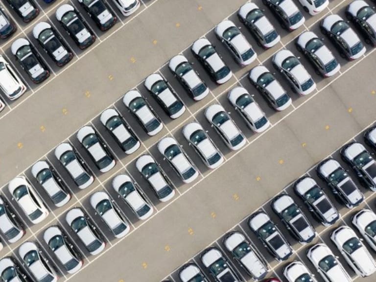 Exigencia del ministerio de Medio Ambiente mantiene en duda la importación de autos nuevos para 2023