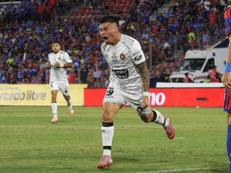 A Daniel Castro le preguntan si jugaría en la U en un futuro y así responde: “Esta profesión es muy corta...”