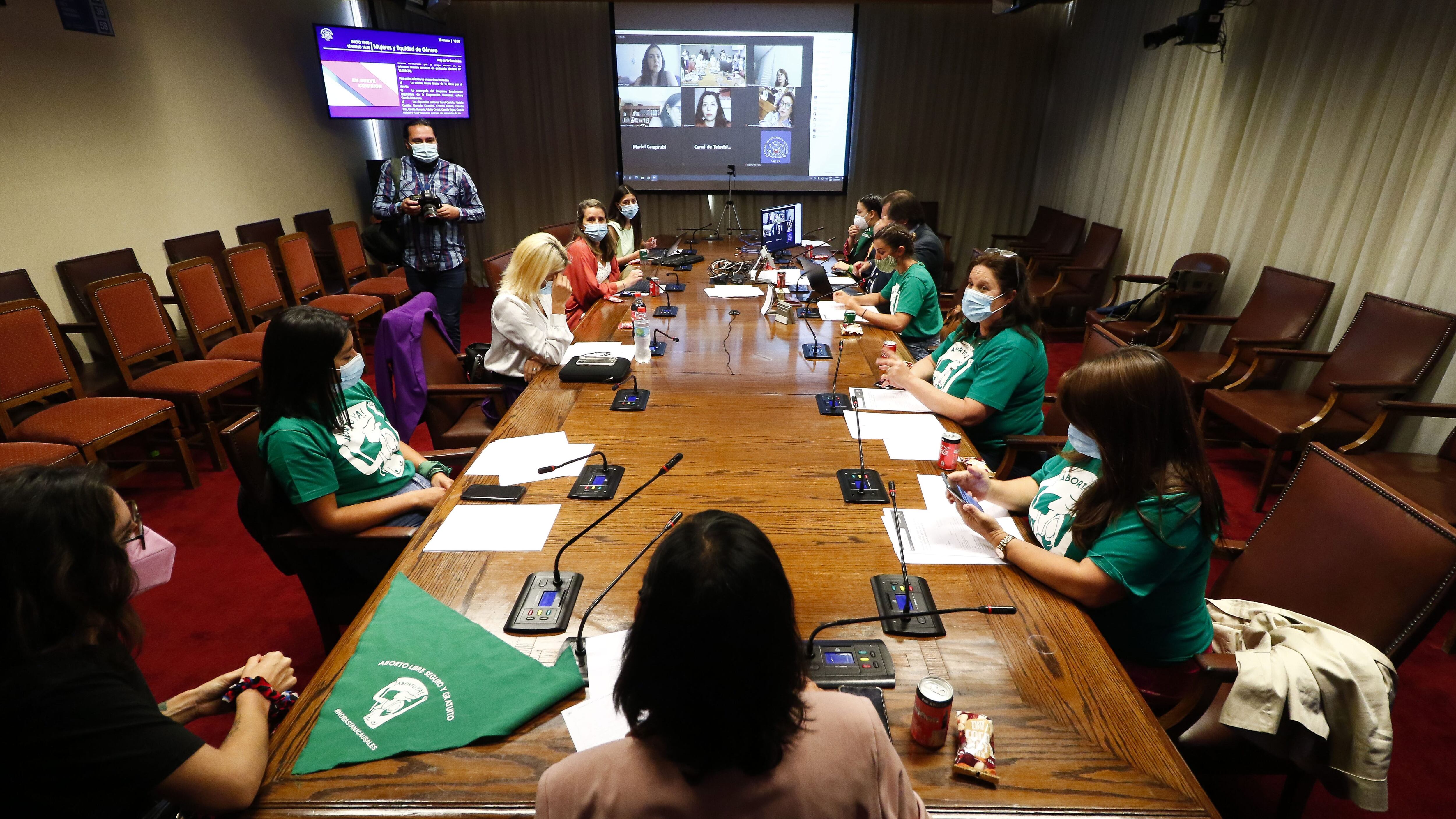 13 DE ENERO DE 2021/VALPARAISO, durante la Comision de Mujeres y Equidad de Genero de la Camara de Diputados, citada para iniciar la discusion del proyecto que despenaliza el aborto hasta las 14 semanas.
FOTO: LEONARDO RUBILAR CHANDIA/AGENCIAUNO