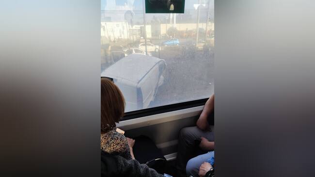 Choque entre camioneta y Biotrén