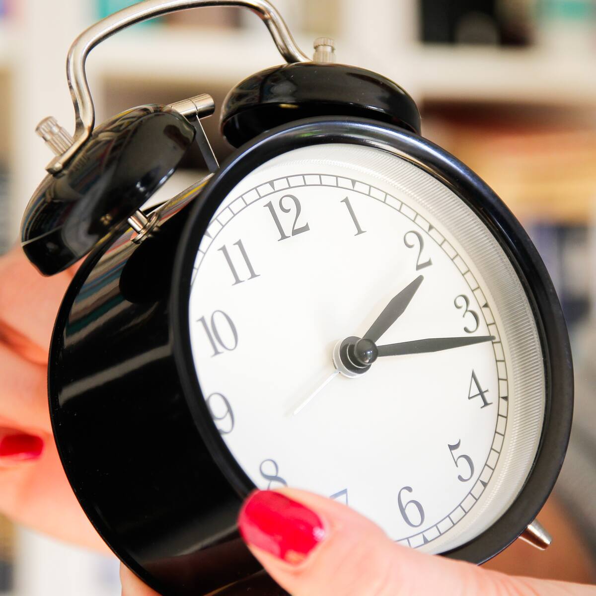 Cambio de hora 2026 en Chile: qué le pasa al cuerpo al perder 60 minutos de sueño y cómo prepararse desde ahora