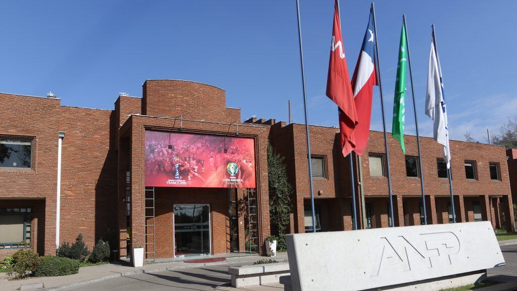 27 de mayo de 2019/SANTIAGO Fotos de la fachada del edificio de la ANFP.
FOTO: SEBASTIAN BELTRANGAETE/AGENCIAUNO