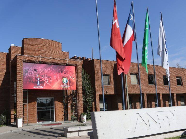 27 de mayo de 2019/SANTIAGO Fotos de la fachada del edificio de la ANFP.
FOTO: SEBASTIAN BELTRANGAETE/AGENCIAUNO