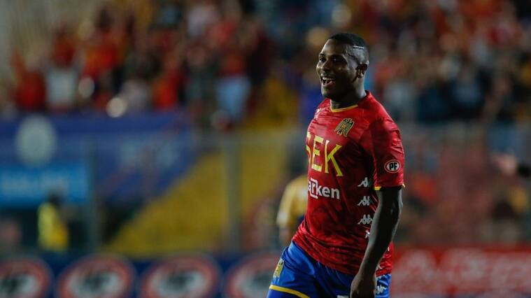 29 de Febrero del 2020/SantiagoHarold Cummings(c) celebra su primer gol y el 2 a 0 de su equipo ,durante el partido valido por la Sexta fecha del Campeonato Nacional AFP PlanVital 2020, entre Union Española vs Everton, disputado en el Estadio Santa Laura.
FOTO:FRANCISCO LONGA/AGENCIAUNO