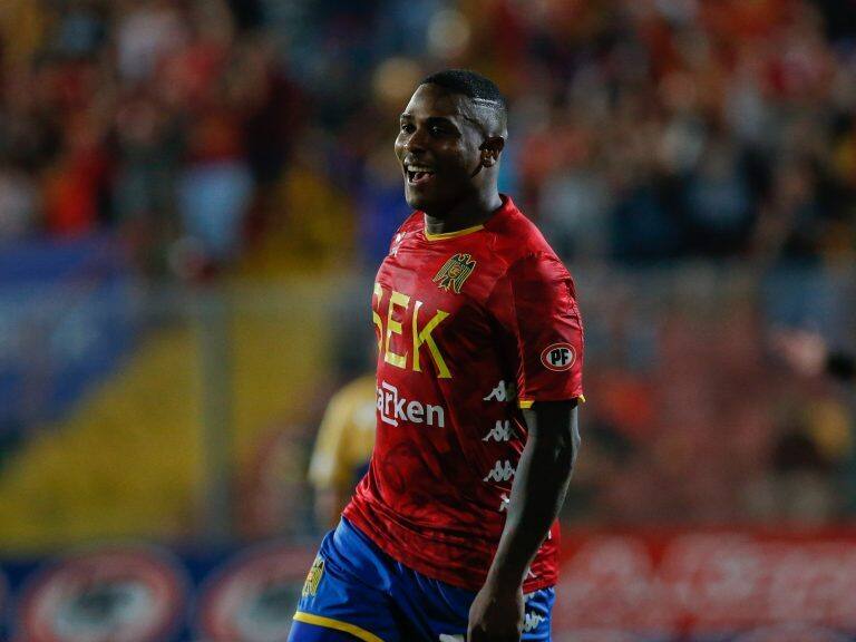 29 de Febrero del 2020/SantiagoHarold Cummings(c) celebra su primer gol y el 2 a 0 de su equipo ,durante el partido valido por la Sexta fecha del Campeonato Nacional AFP PlanVital 2020, entre Union Española vs Everton, disputado en el Estadio Santa Laura.
FOTO:FRANCISCO LONGA/AGENCIAUNO